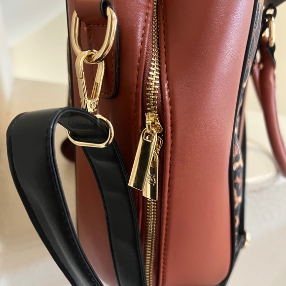 NWNT BADGLEY MISCHKA Leopard Vegan Leather Travel Tote Weekender Bag Luggage - Picture 9 of 14